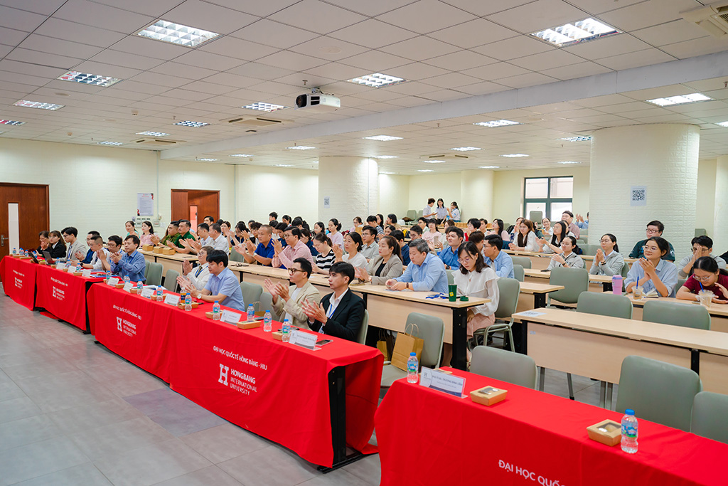 Toàn cảnh hội nghị với sự tham dự của đông đảo chuyên gia, giảng viên, học viên và 88vv88.