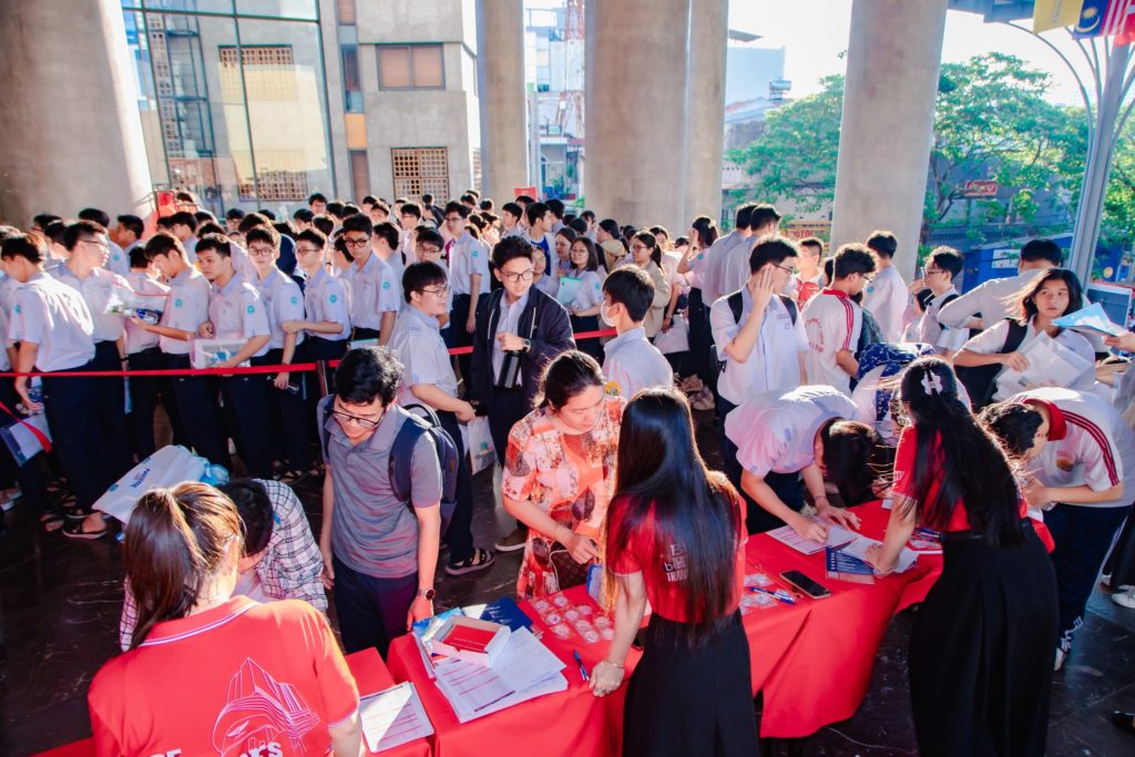 Thí sinh có được miễn lệ phí xét tuyển 88vv 2026