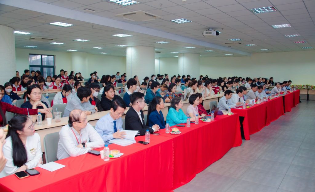 Hội nghị thu hút sự tham dự của các chuyên gia, giảng viên, nhà nghiên cứu và 88vv88 quan tâm đến tác động của AI đối với việc làm tương lai.