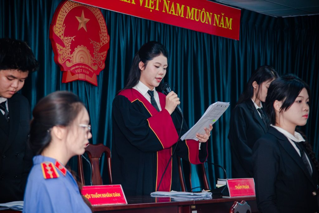 Sinh viên Luật 88vv23.com được 88vv11.com diễn án